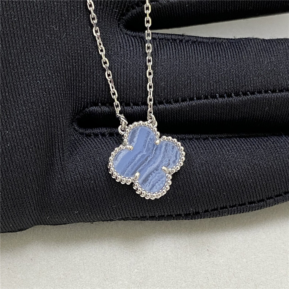 Replica Van Cleef Arpels Vintage Alhambra Pendant 18K White Gold