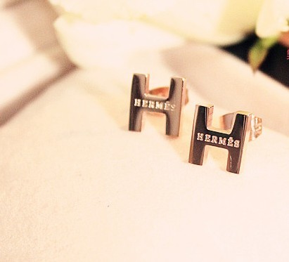 Classic Hermes "H" LOGO Earring With Pink Gold