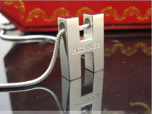 Classic Hermes Logo Necklace with White Gold