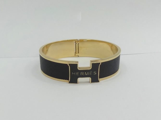 Hermes Black Color Logo Bangle With Yellow Gold, Narrow 