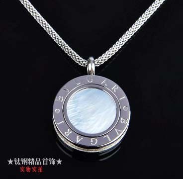 Bvlgari Necklace in 18kt White Gold with White Mother of Pearl