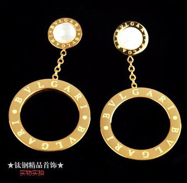 Bvlgari Earrings in 18kt Yellow Gold with White Mother of Pearl