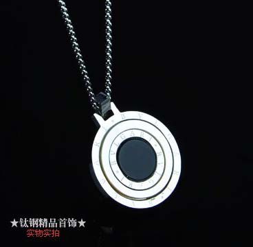 Bvlgari Necklace in White Gold with Black Mother of Pearl