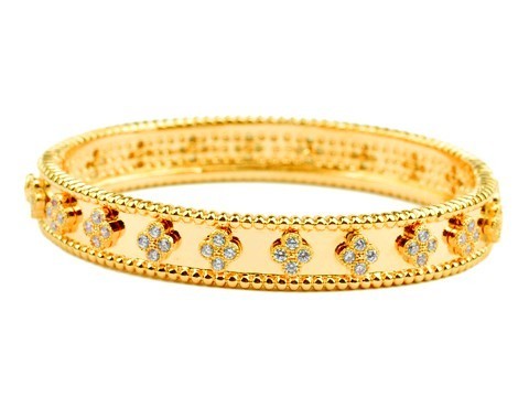 Van Cleef & Arpels Perlee Clover Bracelet in 18kt Yellow Gold with Diamonds