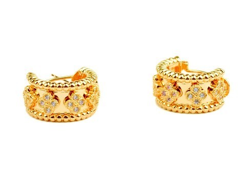 Van Cleef & Arpels Perlee Earrings in 18kt White Gold with Clover Diamonds