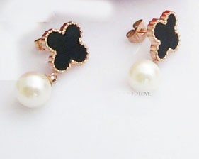 Van Cleef & Arpels Sweet Alhambra Clover Mini Earrings in Pink Gold With Black Onyx