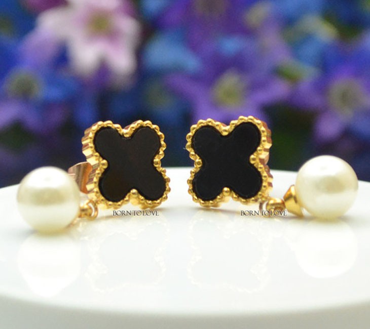 Van Cleef & Arpels Sweet Alhambra Clover Mini Earrings in Yellow Gold With Black Onyx