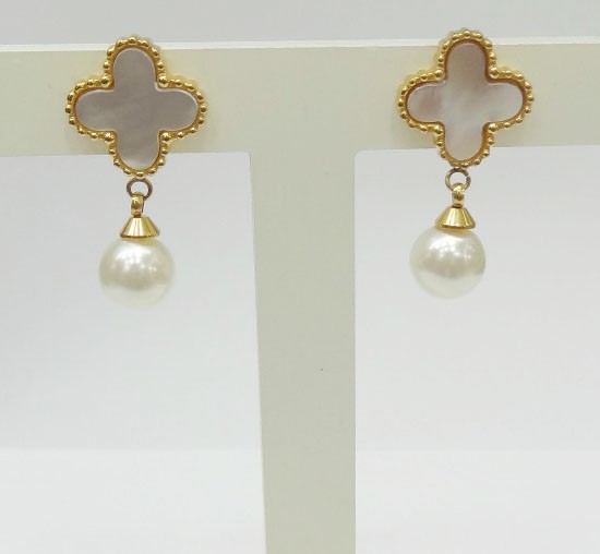 Van Cleef & Arpels Sweet Alhambra Clover Mini Earrings in Yellow Gold with Mother of Pearl
