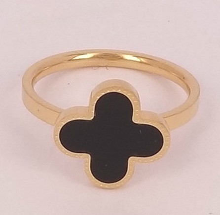 Van Cleef & Arpels Vintage Alhambra Ring in Yellow Gold with Black Onyx