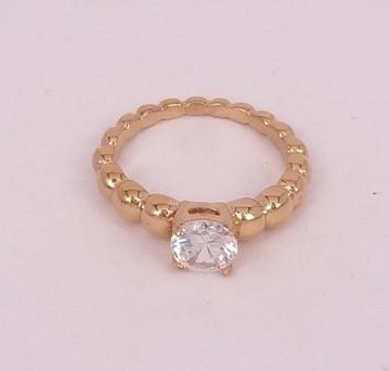Van Cleef & Arpels Perlee Ring in 18kt Yellow Gold with Diamond