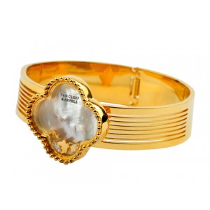 Van Cleef & Arpels Vintage Alhambra Banlge in 18kt Yellow Gold with Mother of Pearl